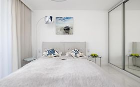 Bel Mare Sunrise Apartment With Balcony & Wellness Zone By Rent Like Home
